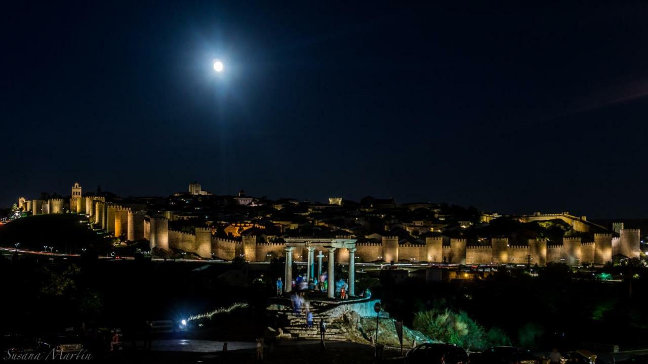 La Casa De La Luna Ávila Luaran gambar